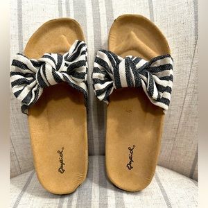 NEW without box - Qupid brand shoes Size 8